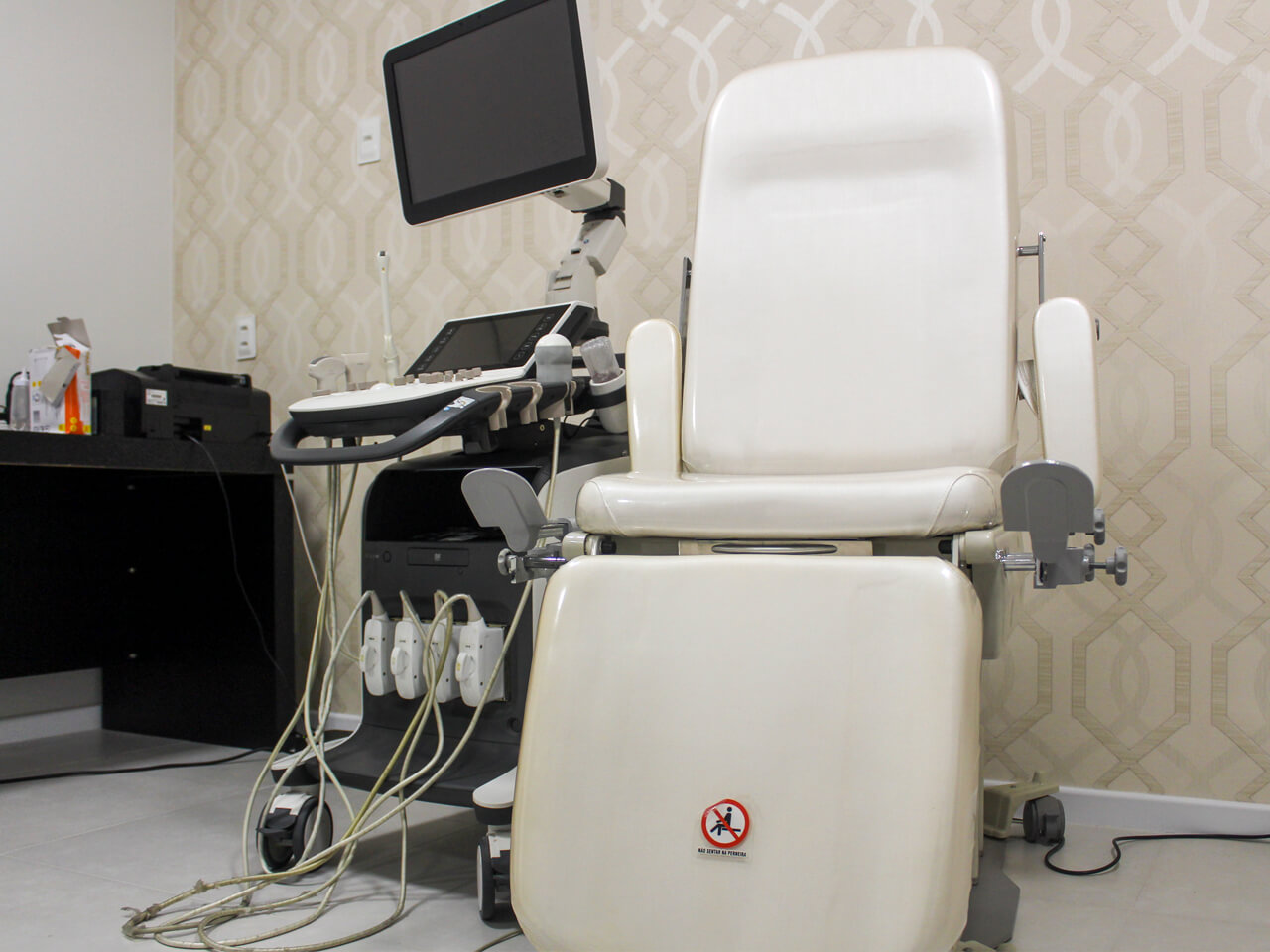 Fotografia de equipamento para ultrassonografia